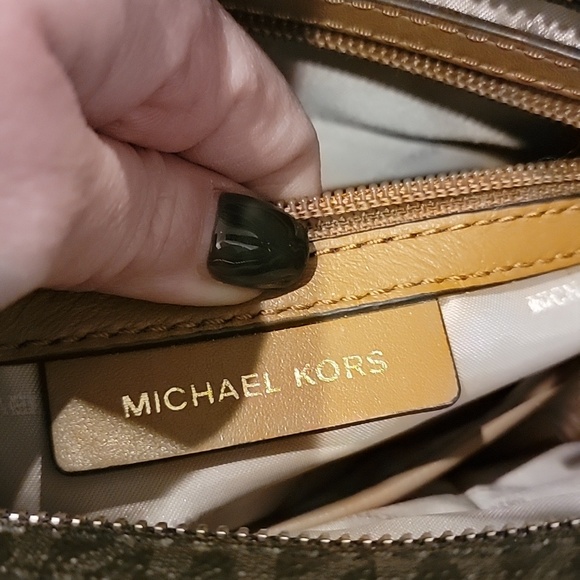 Michael Kors Jet Set Travel Large Logo Messenger Bag~EUC - Picture 11 of 16